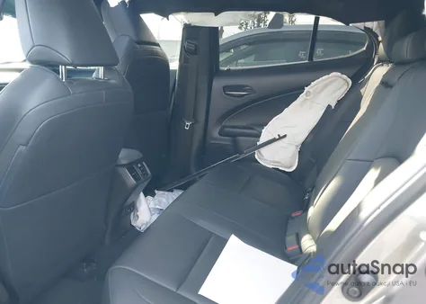 2019 Lexus Ux 200 z USA, uszkodzony, nr VIN JTHY3JBH3K2013818